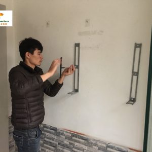 Bể cá treo tường ốp gỗ nhà chị Minh 4